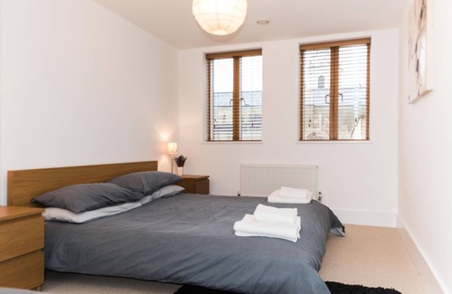 Greenwich West Apartment | Quiet quality apartment in Greenwich Centre by Cutty Sark DLR. Close to Park