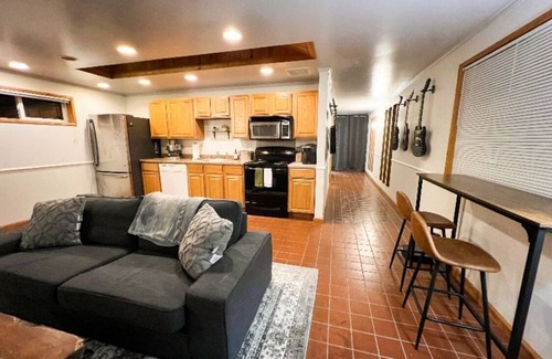Olympic Hills House | Quiet Rambler Near Hospitals - Private MIL