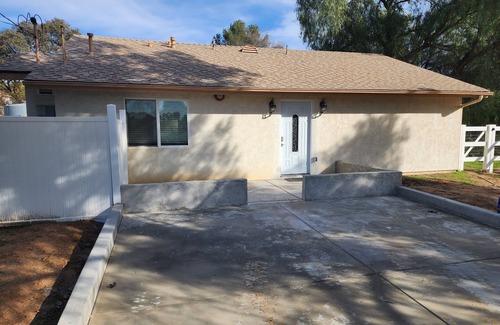 Ramona House | Quiet Ranch Guesthouse in Ramona