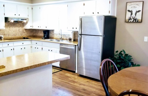 Energy House | Quiet Ranch Retreat with easy access to Circle T Arena, pet friendly