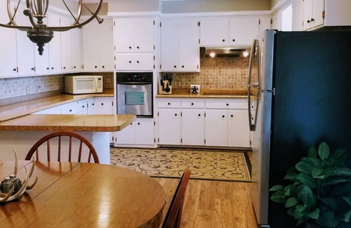 Energy House | Quiet Ranch Retreat with easy access to Circle T Arena, pet friendly
