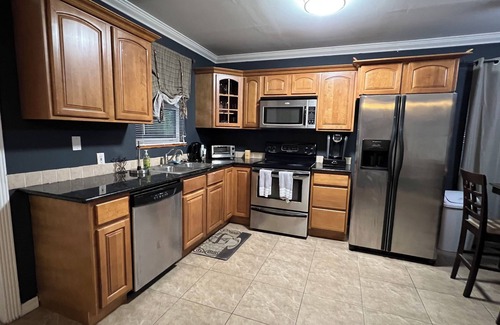 Highland Garden Villa | Quiet refuge 10minutes from the beach, WIFI, parking W/D