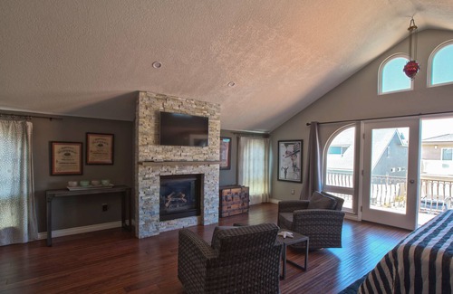 Oxnard Shores House | Quiet Relaxing Renovated Beachside Mediterranean Style House 2400 sq. ft.