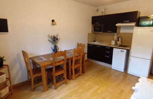 Ax-les-Thermes Apartment | Quiet residence with Ax-les-Thermes swimming pool. Pets allowed