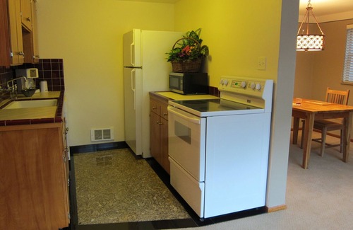 Wallingford Apartment | Quiet residential Wallingford Neighborhood Central
