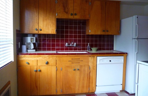 Wallingford Apartment | Quiet Residential Wallingford Neighborhood w/PARKING