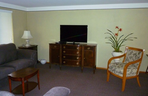 Wallingford Apartment | Quiet Residential Wallingford Neighborhood w/PARKING