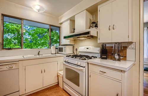 Belmont House | Quiet Retreat at the Heart of th Best of Inner SE Portland