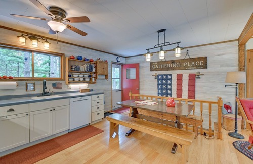 Wautoma House | Quiet Retreat on Lake w/Kayaks, Boats + Bikes!