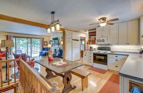 Wautoma House | Quiet Retreat on Lake w/Kayaks, Boats + Bikes!