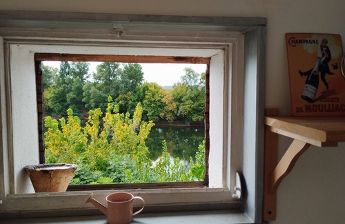 Lamothe-Montravel House | Quiet, riverside village house