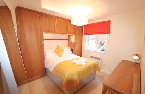 Bristol City Centre Apartment | Quiet riverside apartment with views and parking- Hopewell