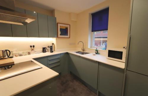 Bristol City Centre Apartment | Quiet riverside apartment with views and parking- Hopewell