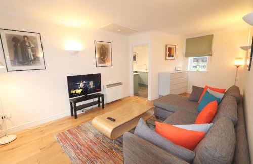 Bristol City Centre Apartment | Quiet riverside apartment with views and parking- Hopewell