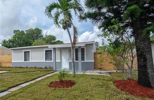 South Middle River House | Quiet Room Near Wilton Manors!
