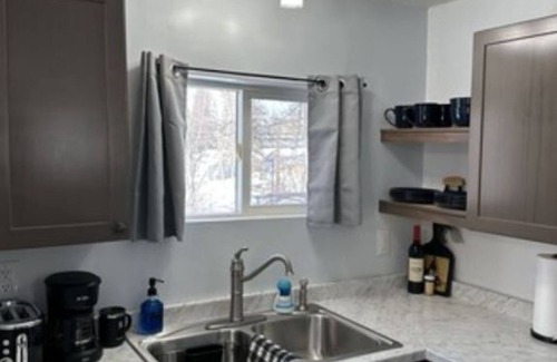Spenard Cottage | Quiet, safe neighborhood. Minutes to airport/downtown. Military discounts.