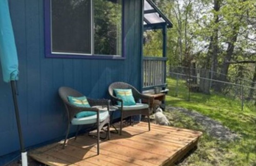 Spenard Cottage | Quiet, safe neighborhood. Minutes to airport/downtown. Military discounts.