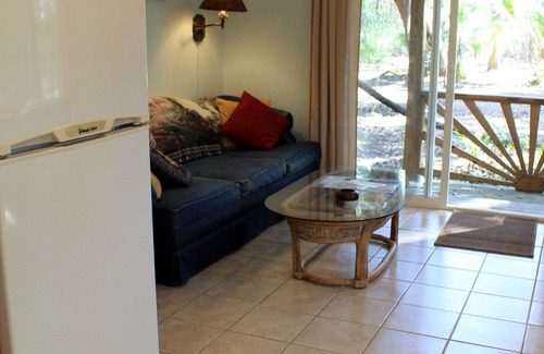 Valona Cottage | Quiet, Secluded Cottage, Close to Sapelo, Birding, nature, fishing Free wi-fi!