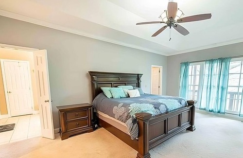Walland House | Quiet Side Of The Smokey's (Upstairs unit)