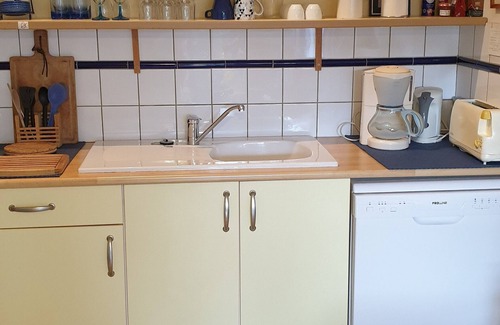 Surzur Cottage | Quiet, single-storey gîte in renovated 18th-century farmhouse.