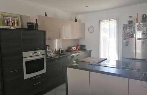 Perols Villa | Quiet south-facing villa with pool, close to the sea