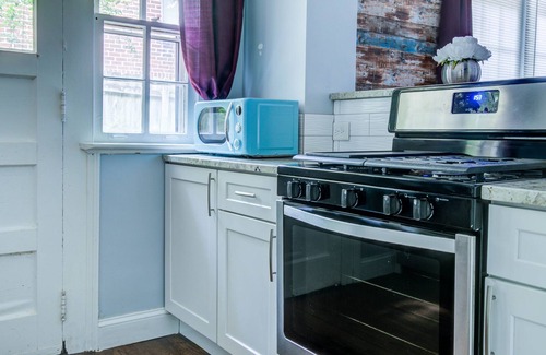 College Heights Apartment | ❤ Quiet space© / King bed and Sofa 🔥 HOT TUB ❄️
