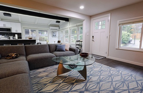 SeaTac House | Quiet Spacious Home Near Angle Lake