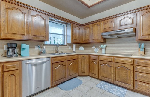 Edmond House | Quiet, spacious home with large deck in secluded Forest Oaks in central Edmond .