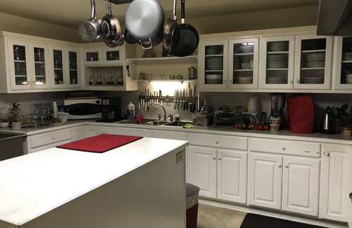 Wilburn House | Quiet, spacious, secluded hideaway for the entire family (and then some).