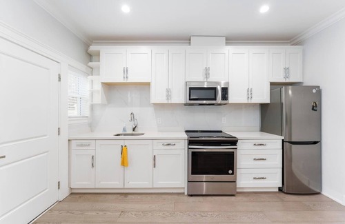 Burnaby Condo | Quiet Stay Near Metro-town - 1 bed