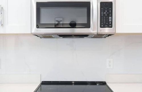 Burnaby Condo | Quiet Stay Near Metro-town - 1 bed