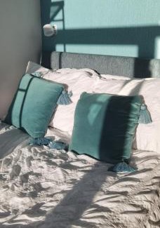 Largs House | Quiet Street's Flat with free Parking near Town Centre