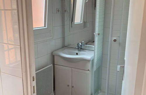 Clichy Apartment | Quiet studio near amenities