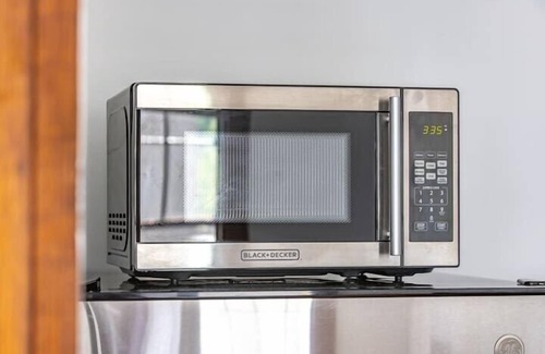 Downtown Des Moines Apartment | Quiet Studio on Grand - Heart of Downtown!