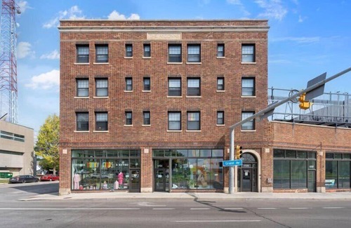 Downtown Des Moines Apartment | Quiet Studio on Grand - Heart of Downtown!