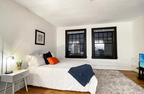 Downtown Des Moines Apartment | Quiet Studio On Grand - Downtown Dsm!
