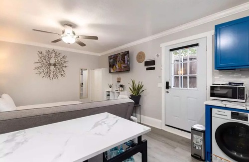 Farmers Branch House | Quiet Studio w/BBQ & Fire Pit Near Dallas Airports Pet friendly