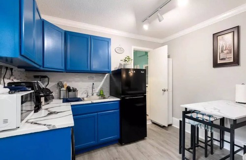 Farmers Branch House | Quiet Studio w/BBQ & Fire Pit Near Dallas Airports Pet friendly