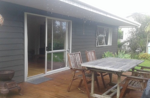 Te Akau House | Quiet Sunny Kiwi Bach