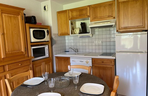 Samoens Apartment | Quiet T2 apartment with balcony, near ski bus and village