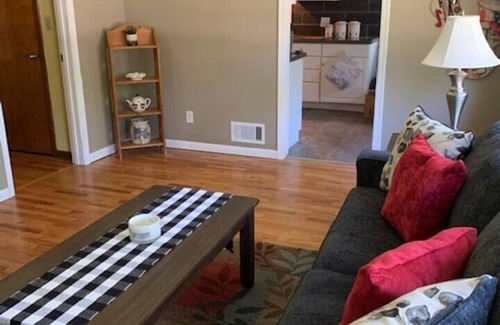 Saginaw House | Quiet three bedroom home in safe neighborhood short drive to Frankenmuth