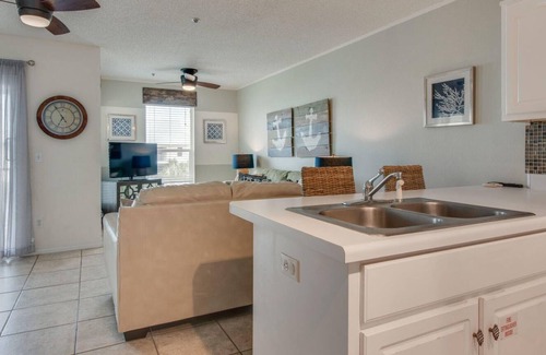 Navarre Beach Condo | Quiet Top Floor Condo With Easy Beach Access & Great Pool