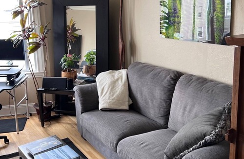 Russian Hill Apartment | Quiet top-floor flat central to all the marina/russian hill/fort mason sites