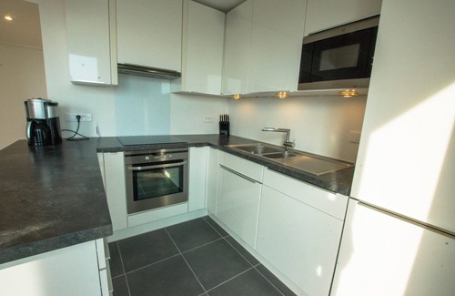 Crozon Apartment | Quiet top floor flat with sea view