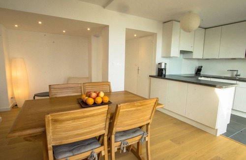 Crozon Apartment | Quiet top floor flat with sea view
