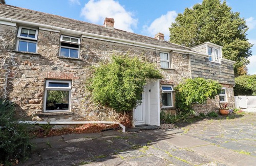 Saint Kew Cottage | QUIET TREES, pet friendly, with open fire in St Kew Highway