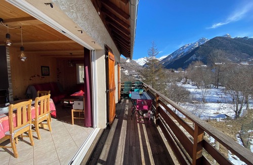 Ancelle House | Quiet, unoverlooked chalet 2 minutes from the village center