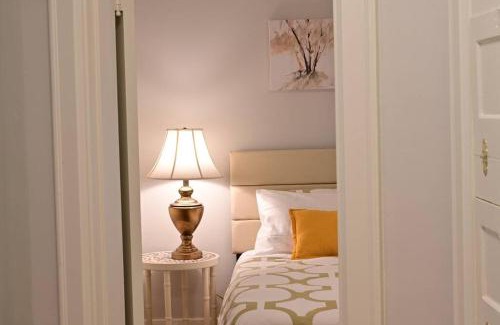 Ravenna Apartment | Quiet UW cottage by Ravenna park-Perfect location