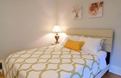 Ravenna Apartment | Quiet UW cottage by Ravenna park-Perfect location