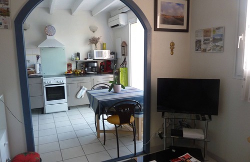 Aigues-Mortes House | Quiet villa, air conditioning and terrace, secure development, 1 private parking space